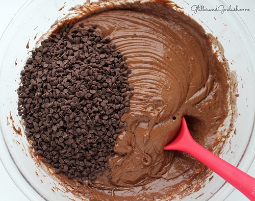 http://glitterandgoulash.com/wp-content/uploads/2017/02/Chocolate-Bundt-Cake-Batter-1.jpg